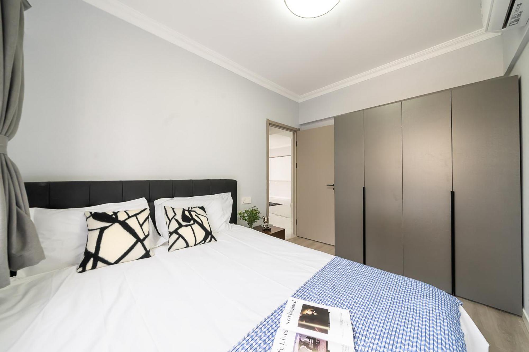 Lemonade - Nanjing East Road Pedestrian Street 3 Bedroom Apartment Shanghai