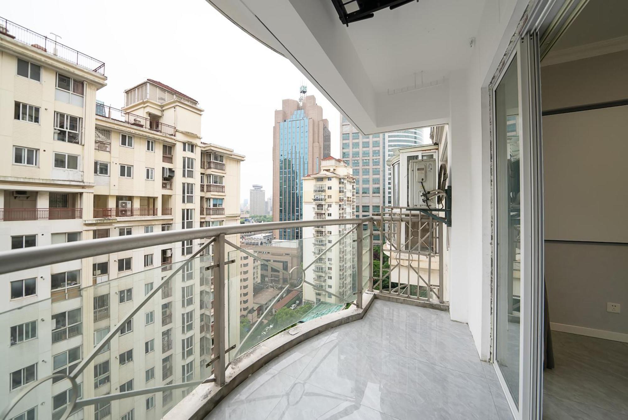 Lemonade - Nanjing East Road Pedestrian Street 3 Bedroom Apartment