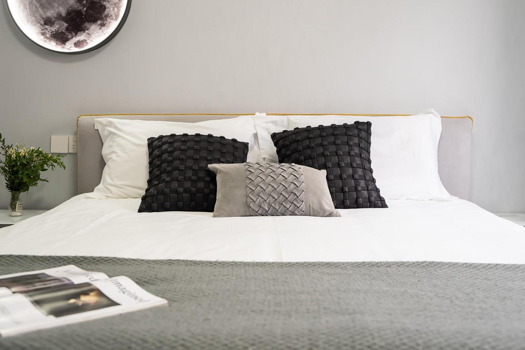 Lemonade - Nanjing East Road Pedestrian Street 3 Bedroom Apartment *