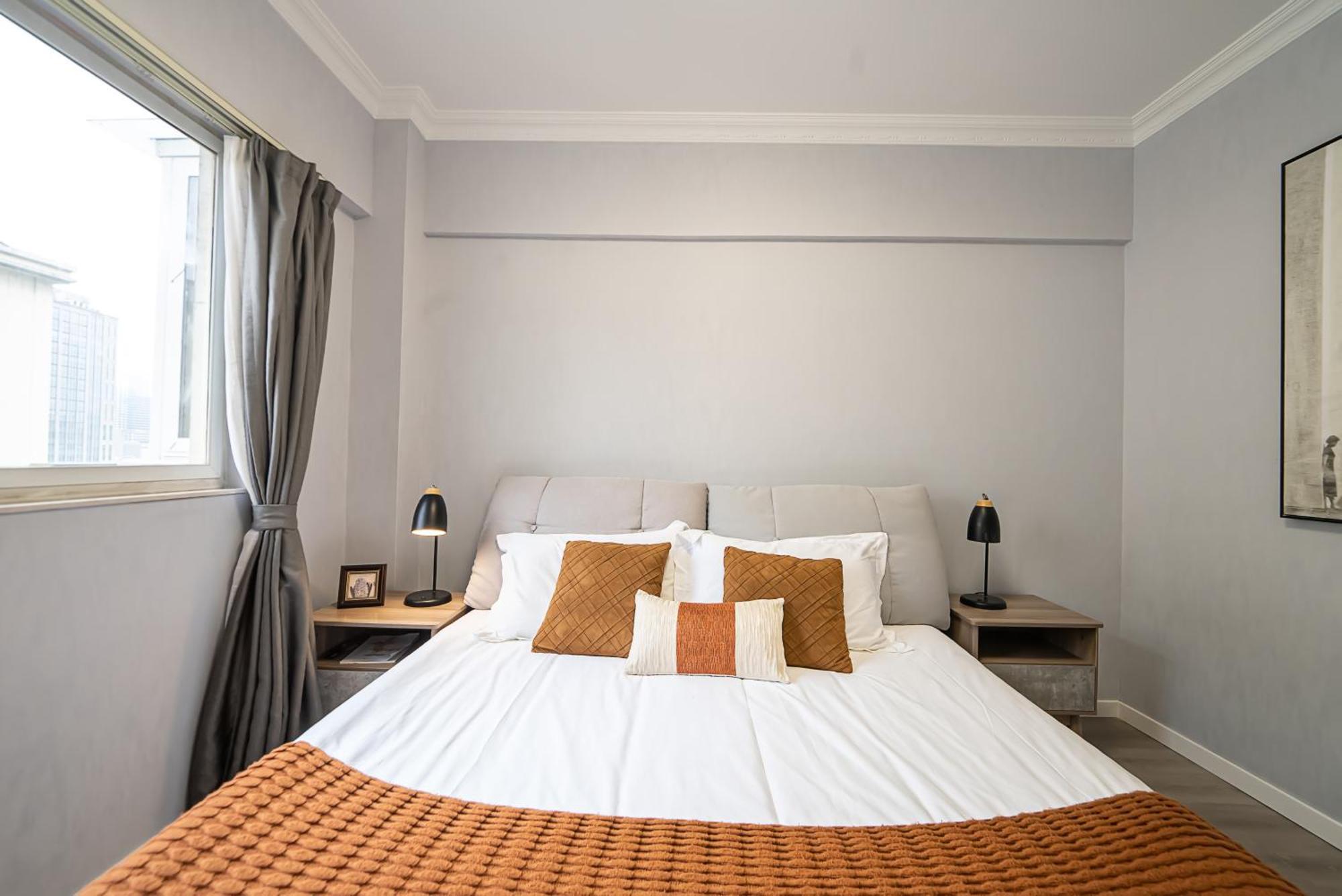 Lemonade - Nanjing East Road Pedestrian Street 3 Bedroom Apartment Shanghai